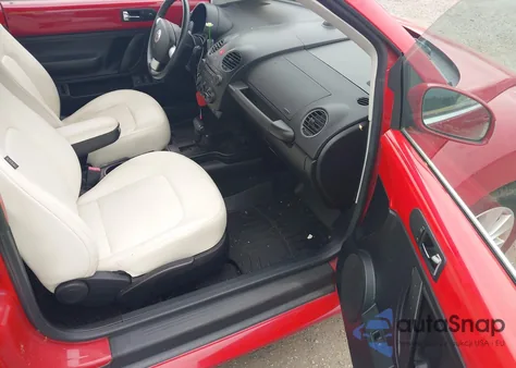 2010 Volkswagen New Beetle 2.5L z USA, uszkodzony, nr VIN 3VWRG3AL9AM002676